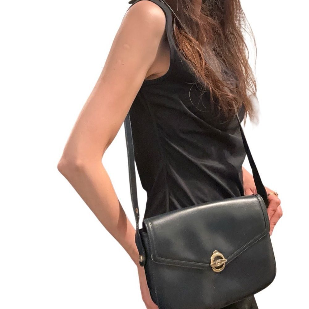 Gucci Black Leather Shoulder Bag with Gold Hardware - Picture 12 of 13